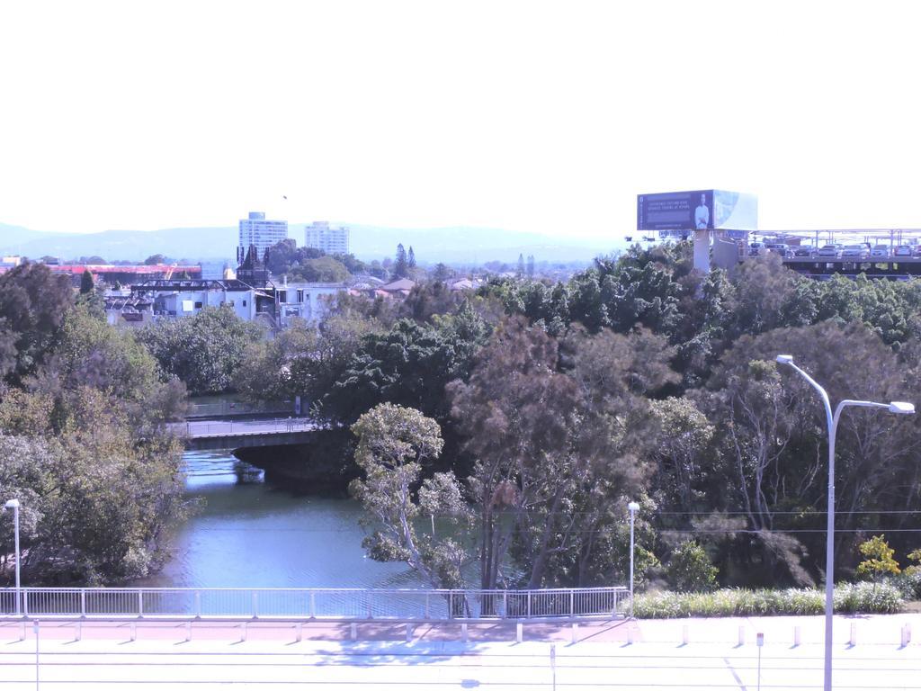 Broadbeach Travel Inn Apartments Gold Coast Eksteriør billede