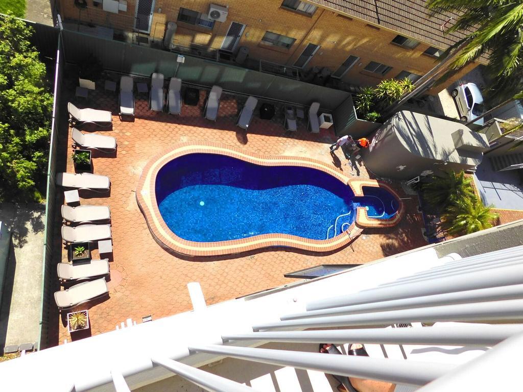 Broadbeach Travel Inn Apartments Gold Coast Eksteriør billede